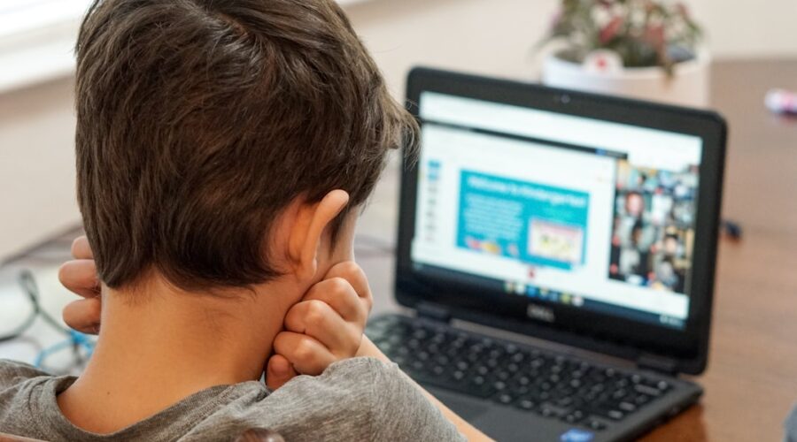 Cyberprzemoc: Prawo, ochrona i wsparcie dla ofiar
